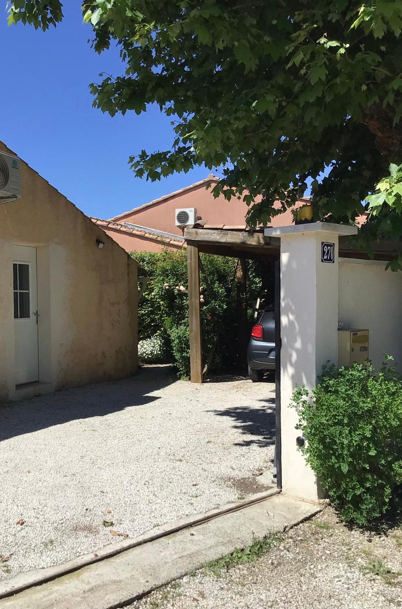 Une Chambre En Ville L'Isle-sur-la-Sorgue Exterior photo